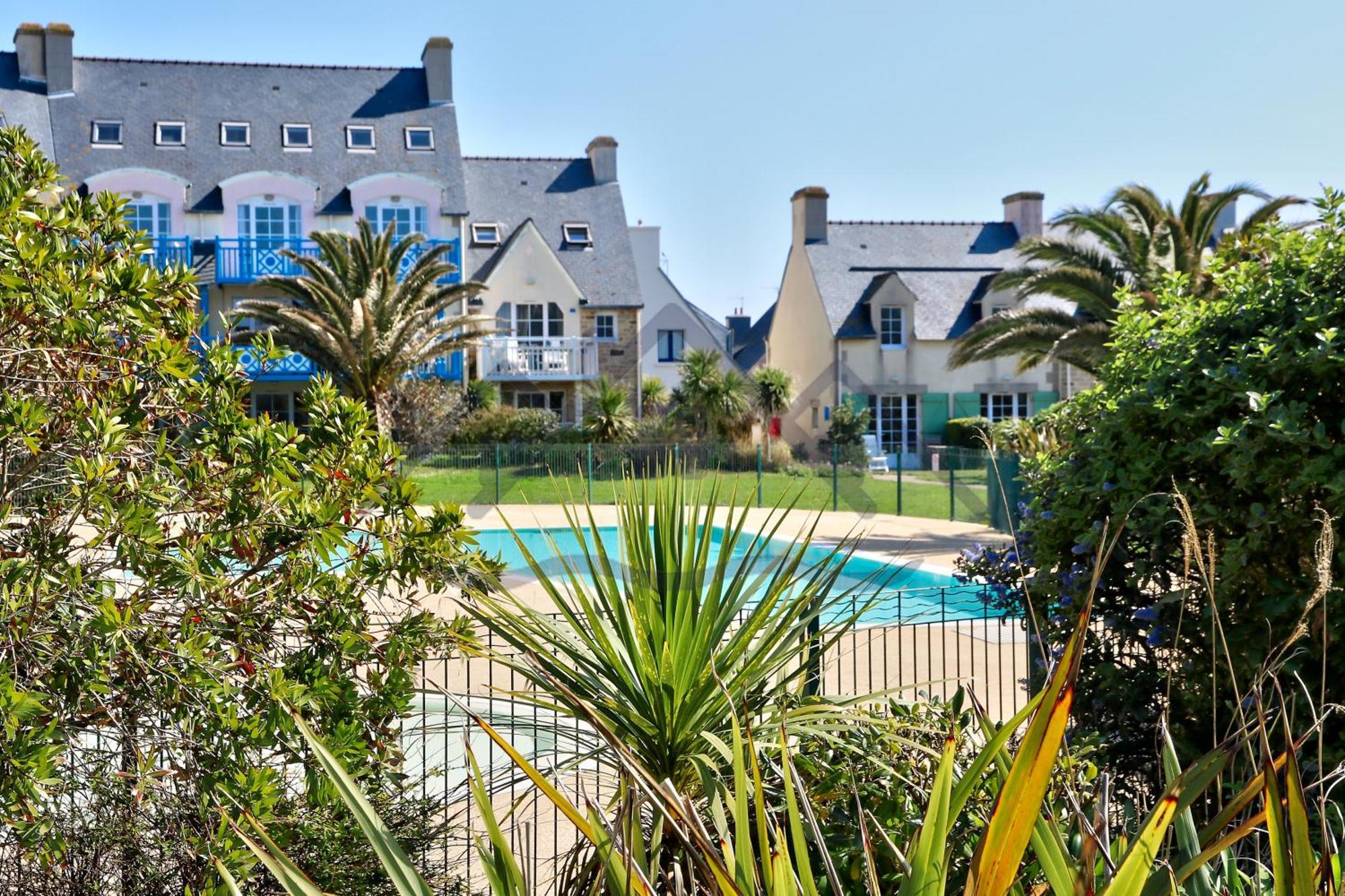 Maison G5 Au Guilvinec: Seaside Retreat with Garden and Pool Exterior photo