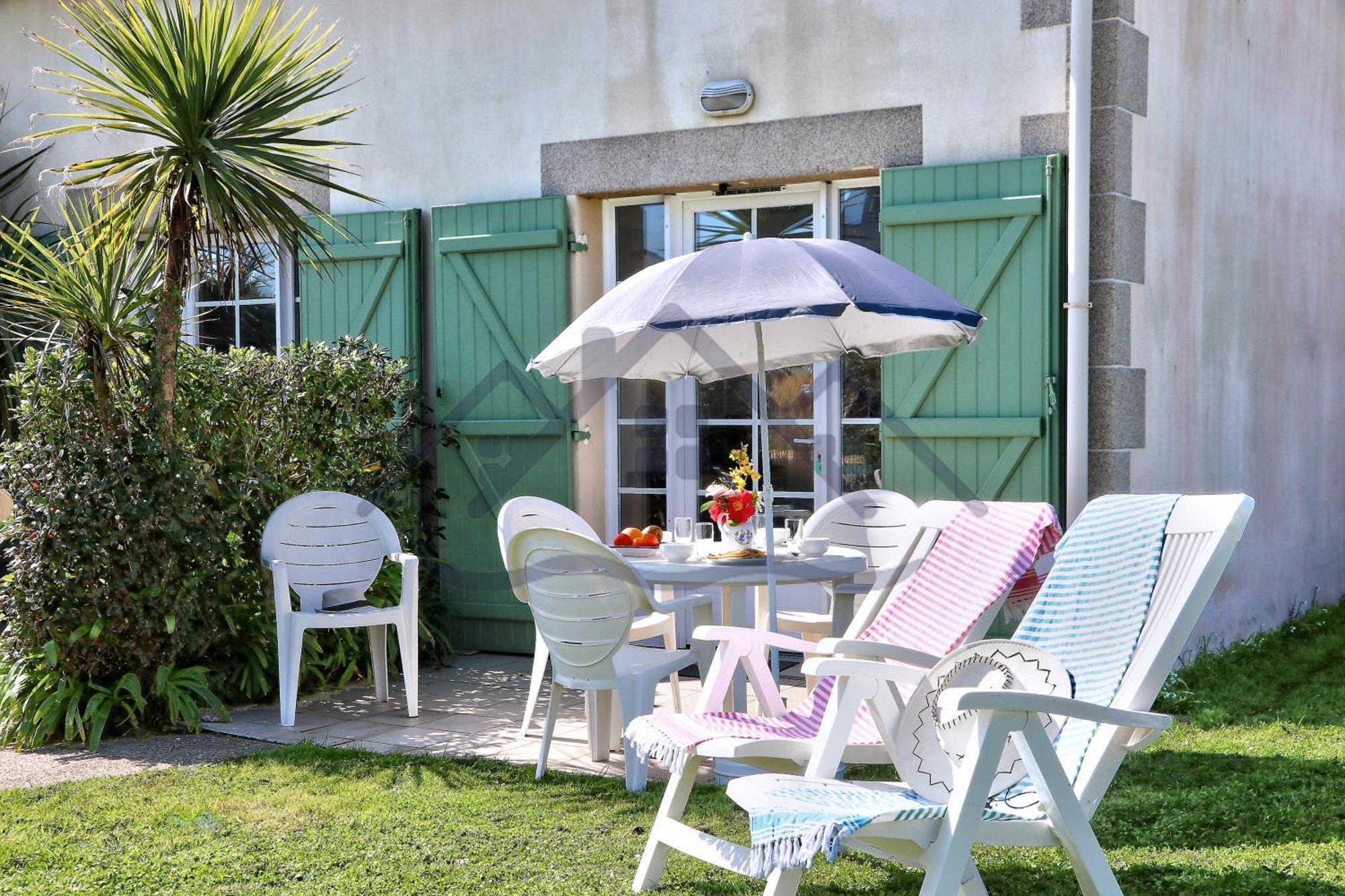 Maison G5 Au Guilvinec: Seaside Retreat with Garden and Pool Exterior photo