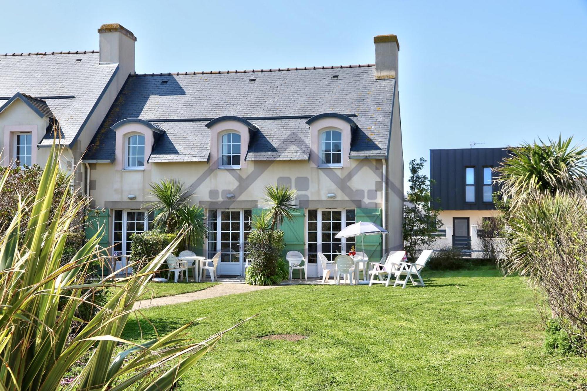 Maison G5 Au Guilvinec: Seaside Retreat with Garden and Pool Exterior photo