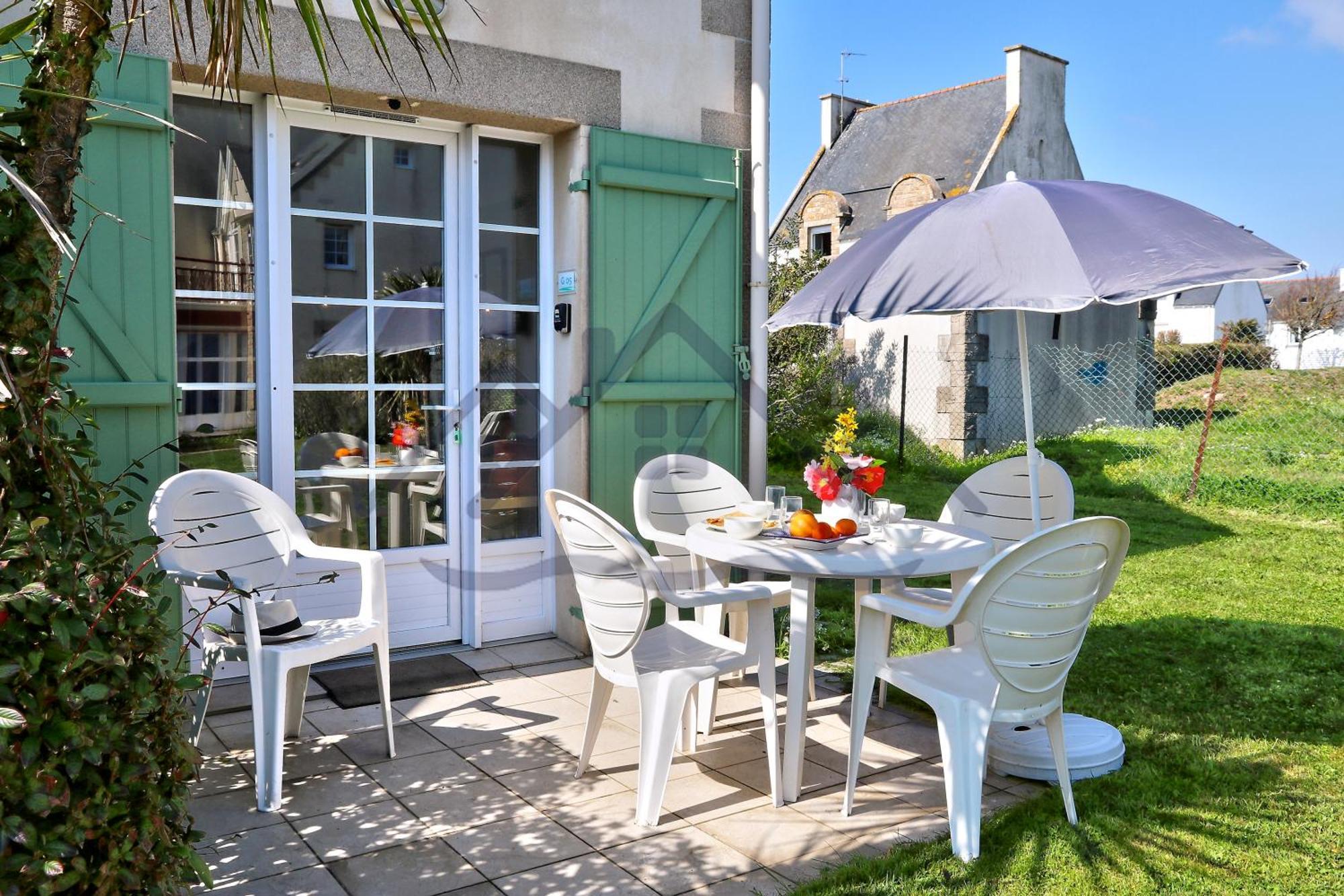 Maison G5 Au Guilvinec: Seaside Retreat with Garden and Pool Exterior photo